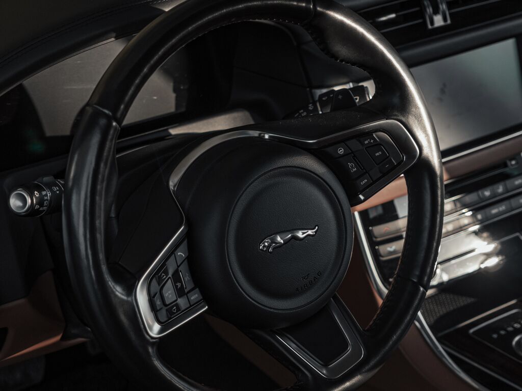Jaguar XF: 2017 г., 2 л, Автомат, Дизель, Седан: фото 8
