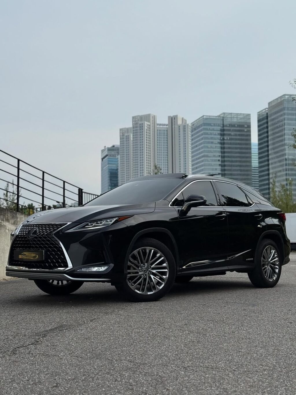 Lexus RX: 2021 г., 3.5 л, Автомат, Гибрид, Кроссовер: фото 3