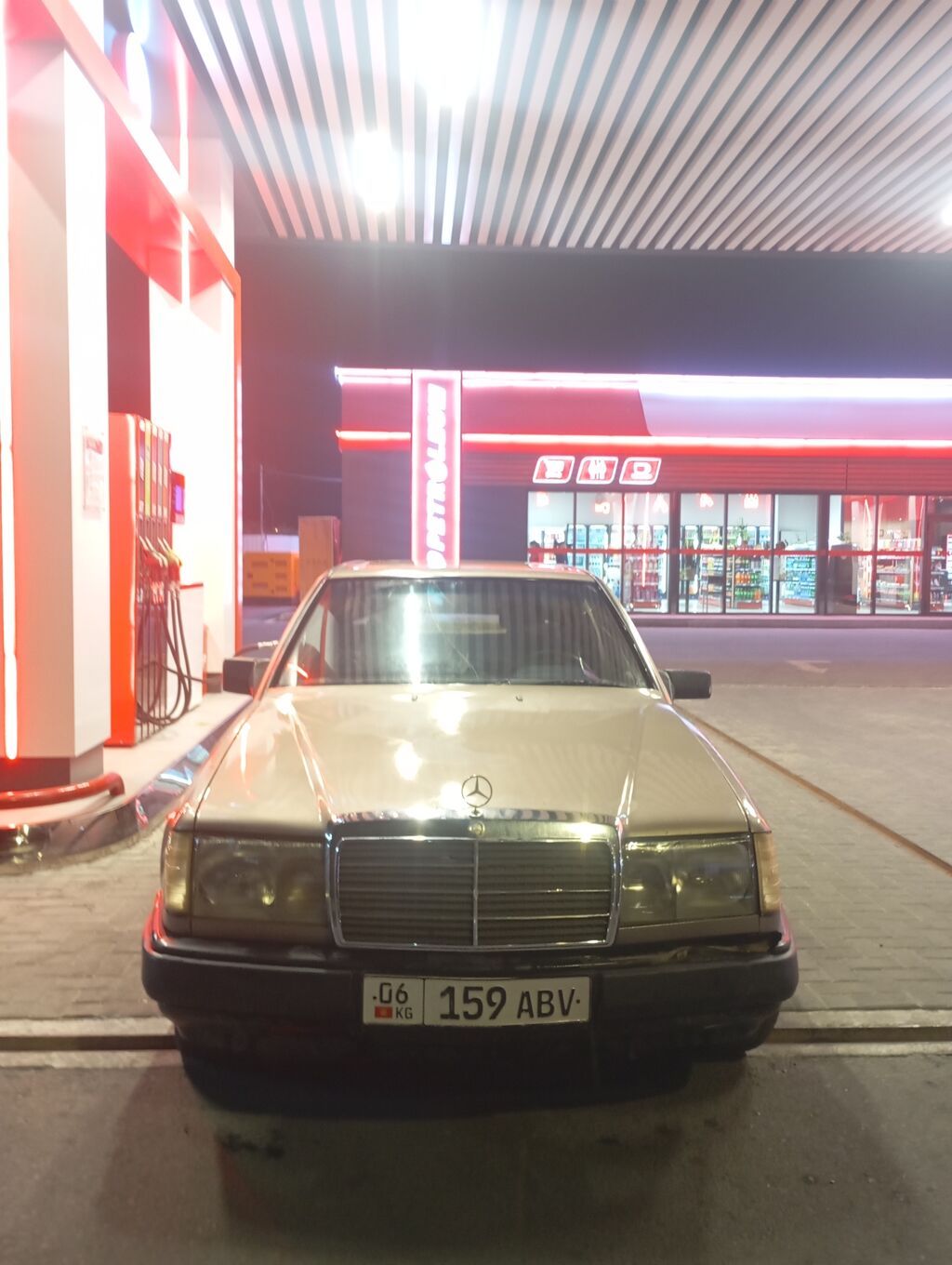 Mercedes-Benz W124: 1988 г., 2.3 л, Механика, Бензин, Седан: фото 4