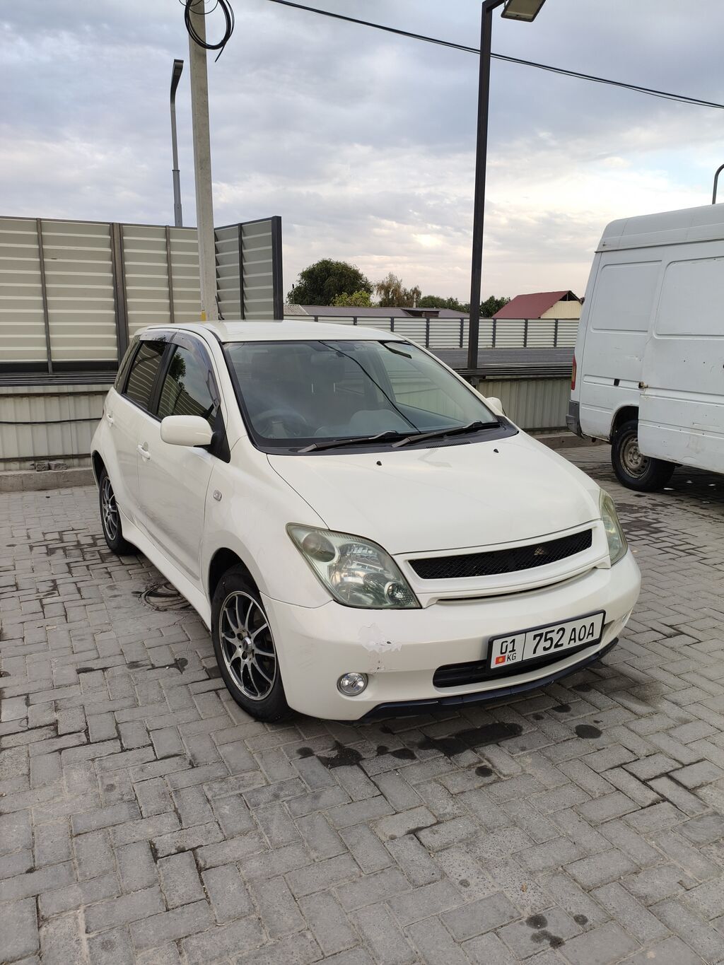 Toyota Ist: 2002 г., 1.5 л, Автомат, Бензин, Хэтчбэк: фото 2