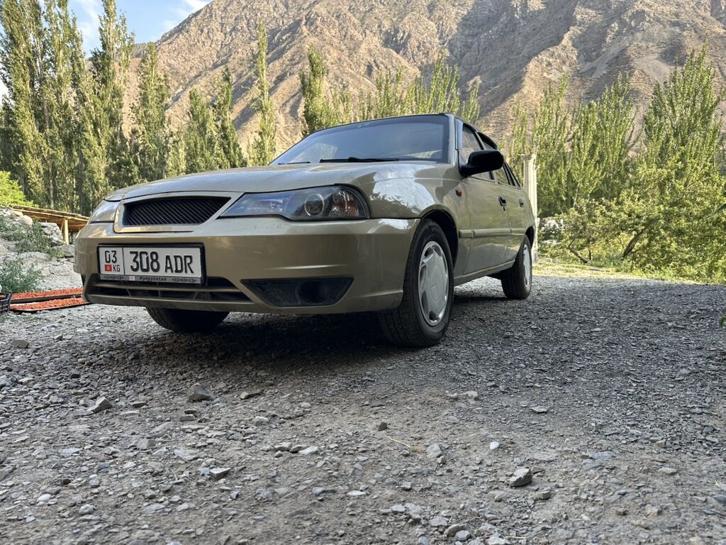 Daewoo Nexia: 2009 г., 1.5 л, Механика, Бензин, Седан: фото 3