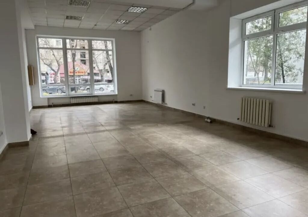 Сдаю офис в районе Филармонии Манаса/Чуй 📍155 кв м 📍первый этаж 📍с