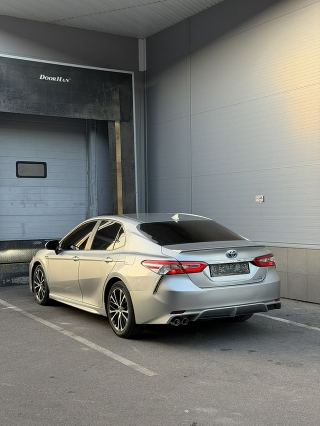 Toyota Camry: 2020 г., 2.5 л, Автомат, Гибрид, Седан: фото 4