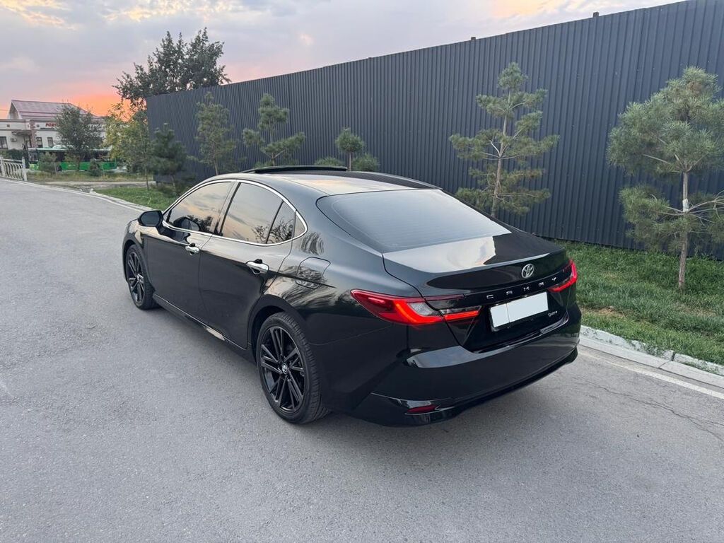 Toyota Camry: 2025 г., 2 л, Вариатор, Гибрид, Седан: фото 2