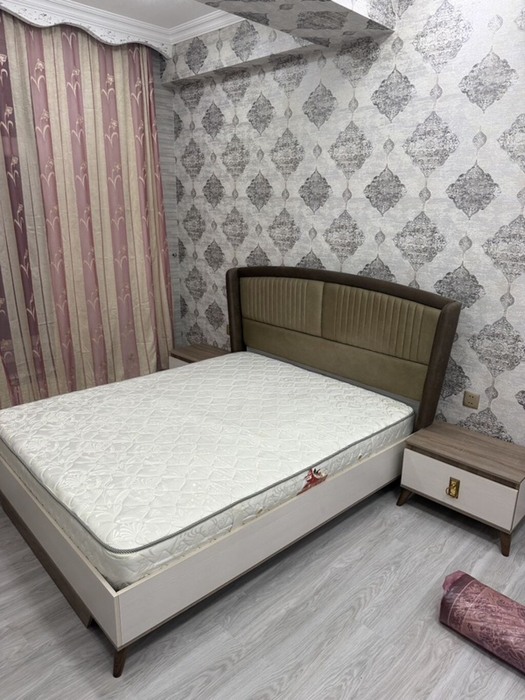 Yataq dəsti – çarpayı, döşək və tumba - Ölçü: təxmini 160x200 sm