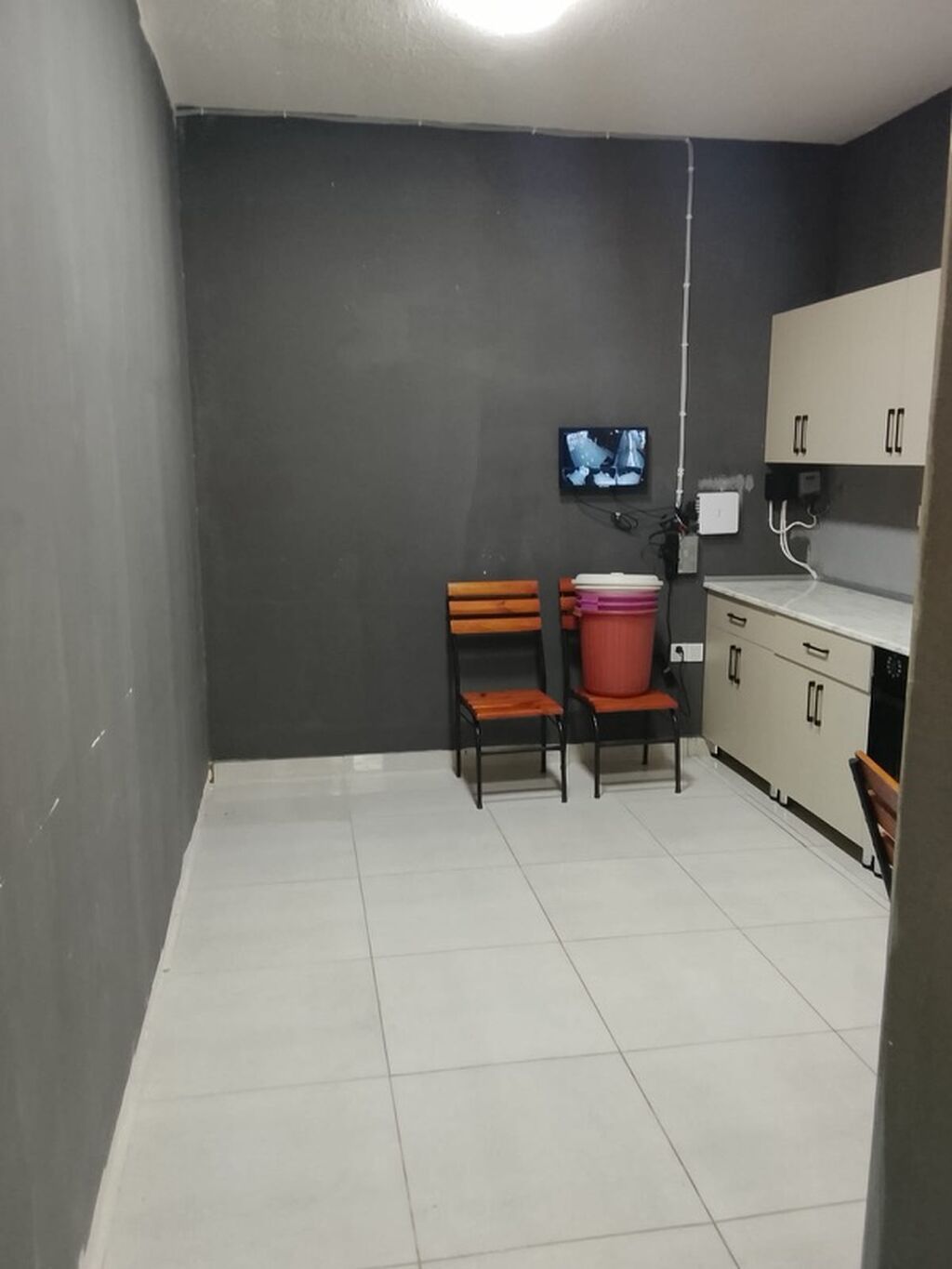 Obyekt Arenda verilir. Xirdalan Kiristal2 uzbe-uz. Herbi komisarligin