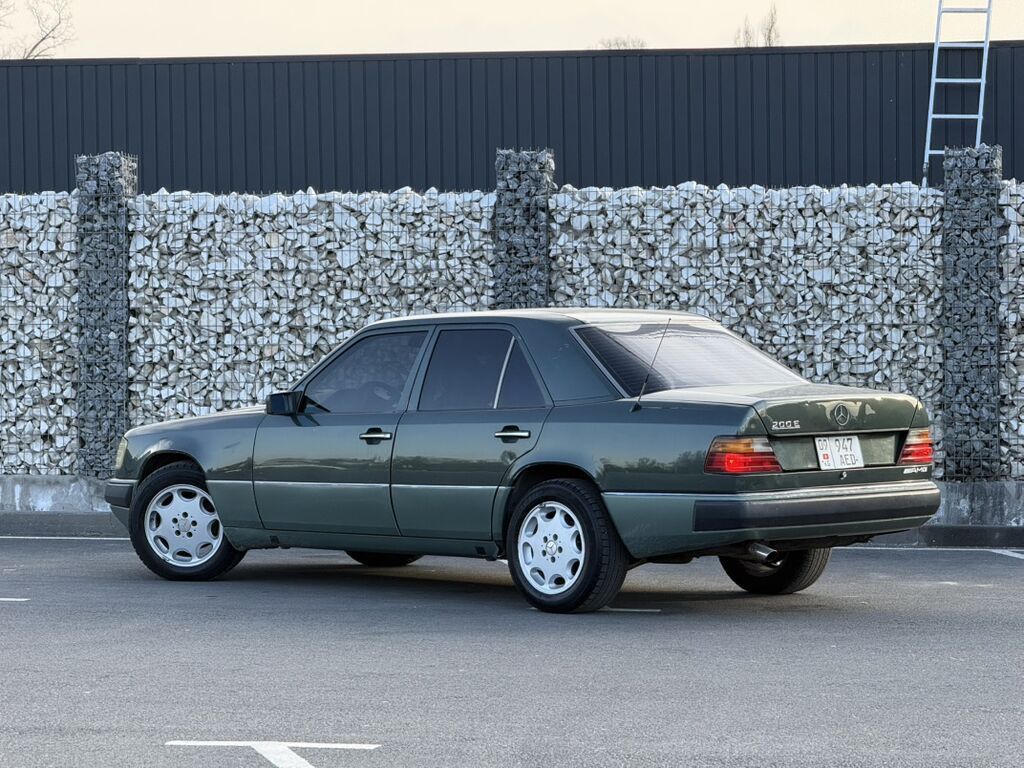 Mercedes-Benz W124