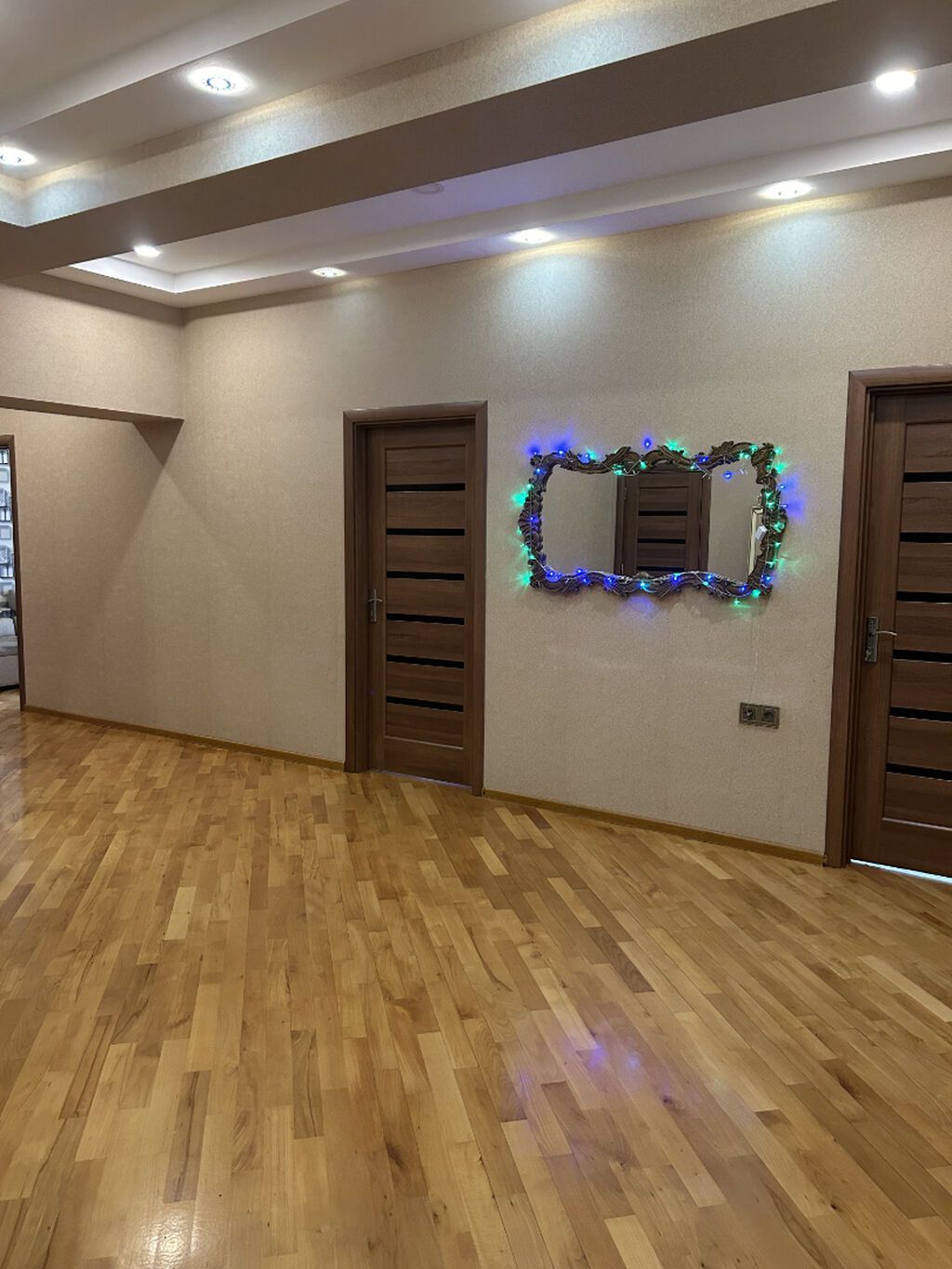 4 otaqlı, Yeni tikili, 147 kv. m