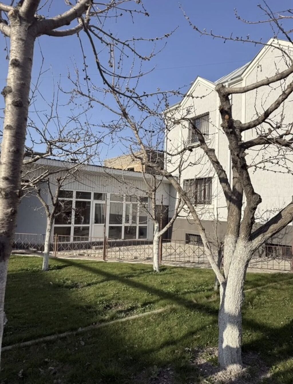 450 м², 6 комнат и более: фото 1