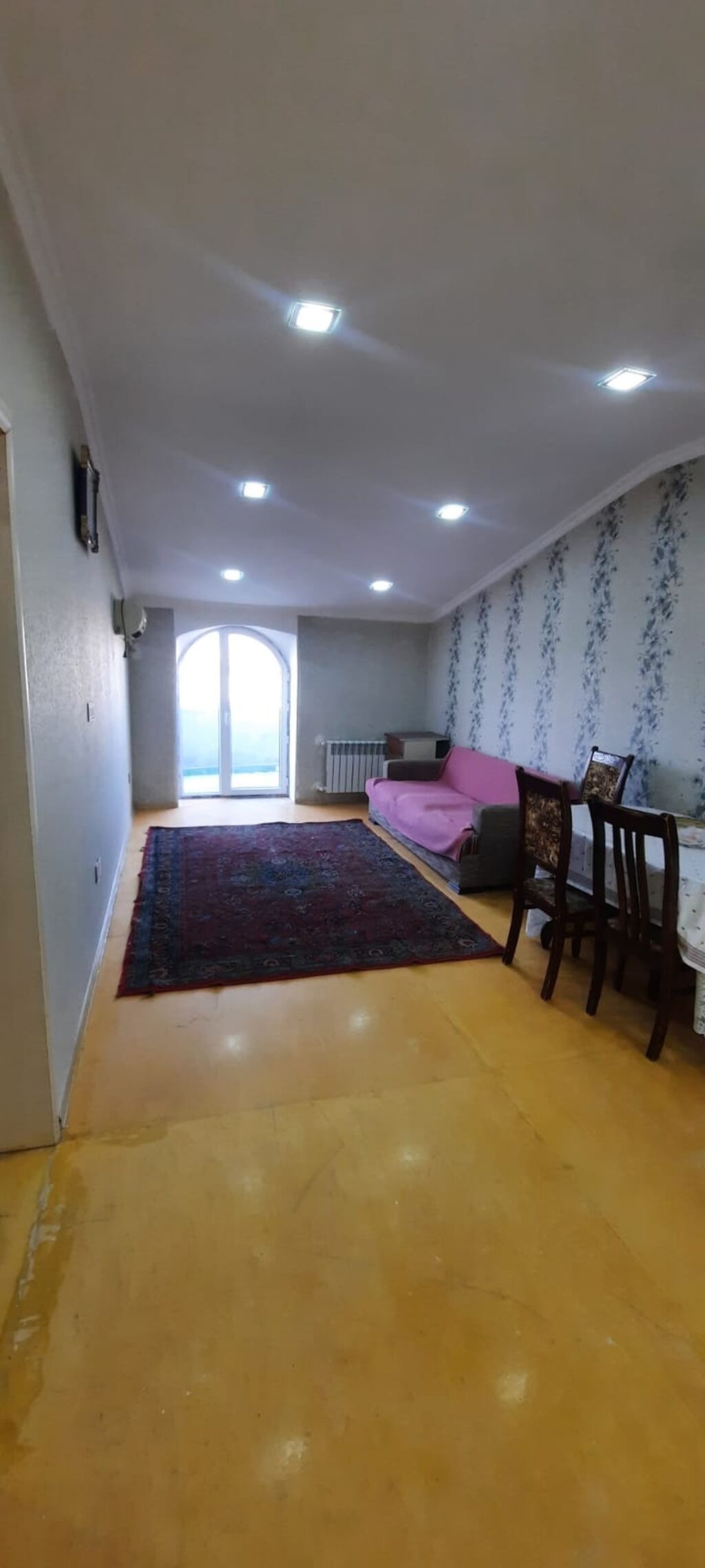 2 otaqlı təmirli ve Əşyalı ev kirayə verilir.Evde yaşamaq üçün hər