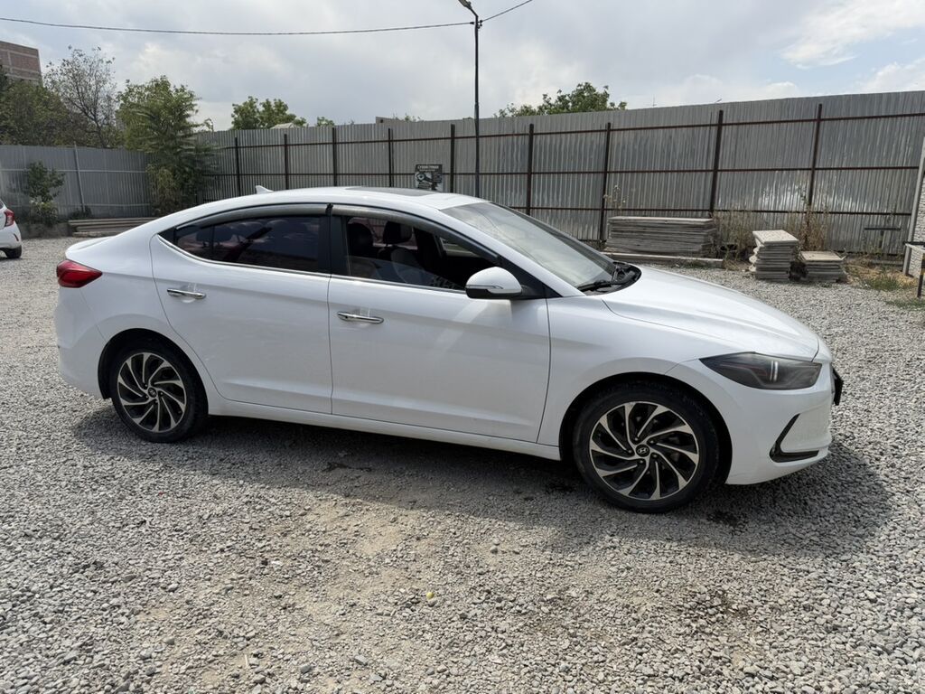Hyundai Elantra: 2019 г., Бензин, Седан: фото 2