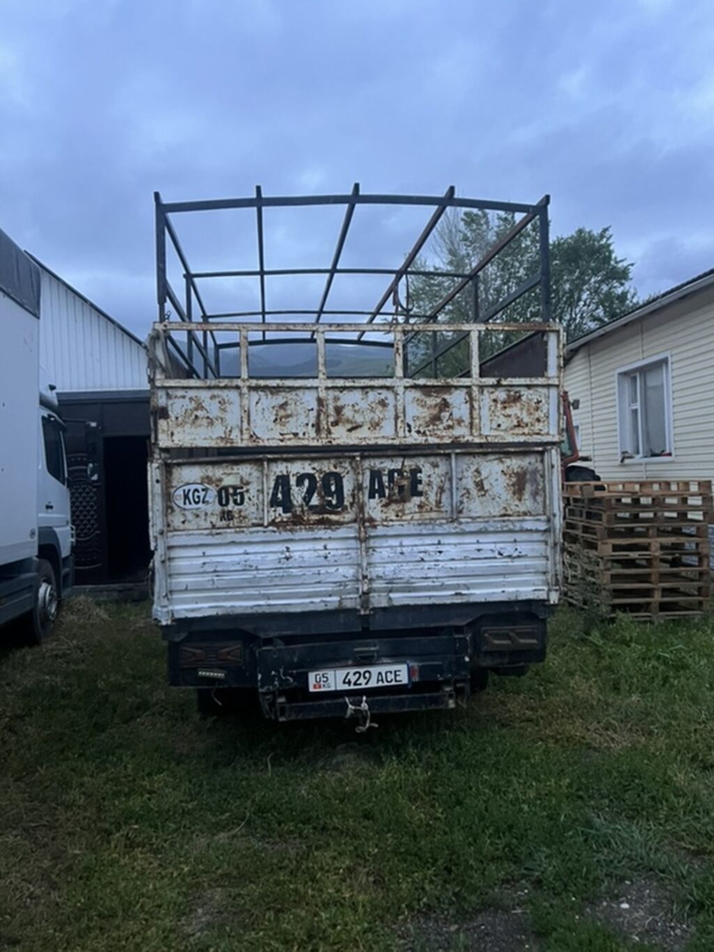 Грузовой бортовой фургон Mercedes-Benz Sprinter (кабина с правым рулем: фото 4