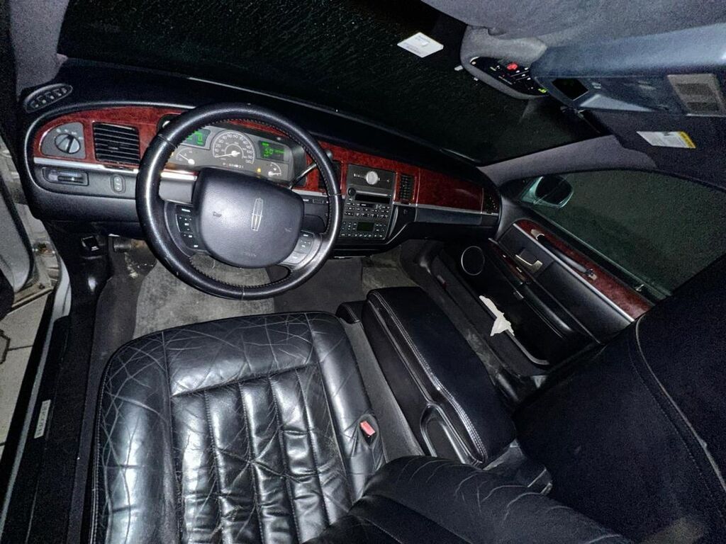 Лимузин Lincoln Town Car Stretch, серебристый цвет. Ключевые: фото 8