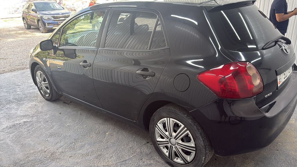 Toyota Auris: 2008 г., 1.4 л, Механика, Бензин, Хэтчбэк — фото 2