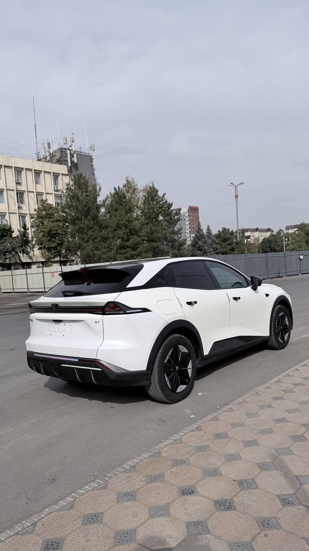 Changan : 2023 г., 1.5 л, Автомат, Электромобиль, Седан: фото 4