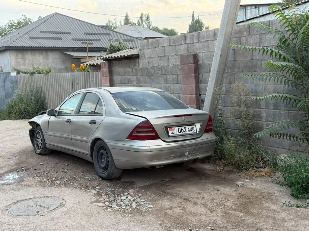Mercedes-Benz C-Class: 2003 г., 1.8 л, Механика, Бензин, Седан: фото 2