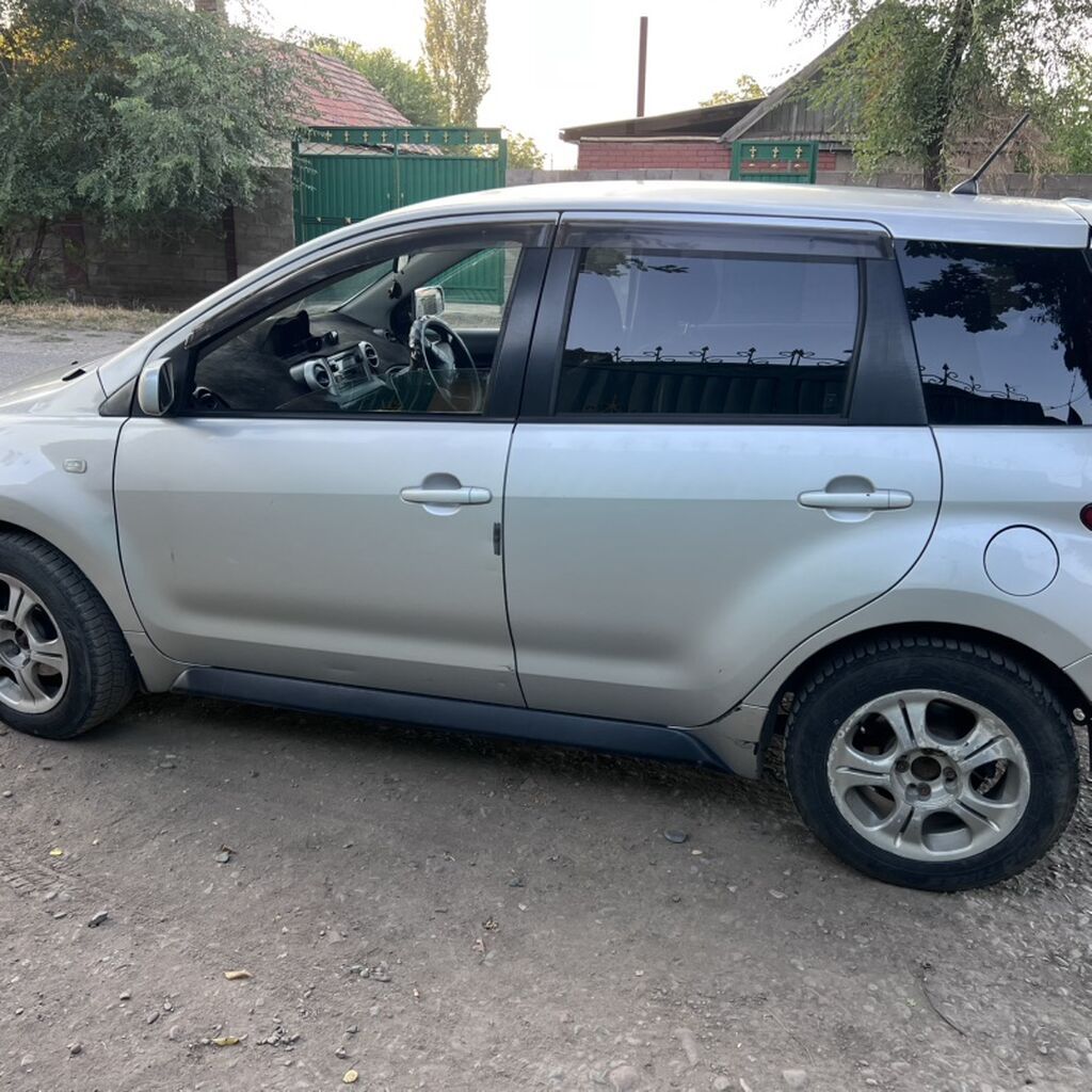 Toyota Ist: 2003 г., Автомат, Бензин, Хэтчбэк: фото 6