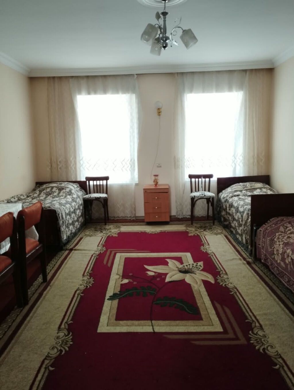 Şamaxıda 2 mərtəbəli, bağçalı həyət evi kirayə verilir. Ailəli şəxslər