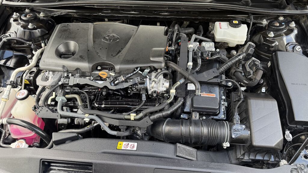 Toyota Camry: 2021 г., 2.5 л, Автомат, Гибрид, Седан: фото 5