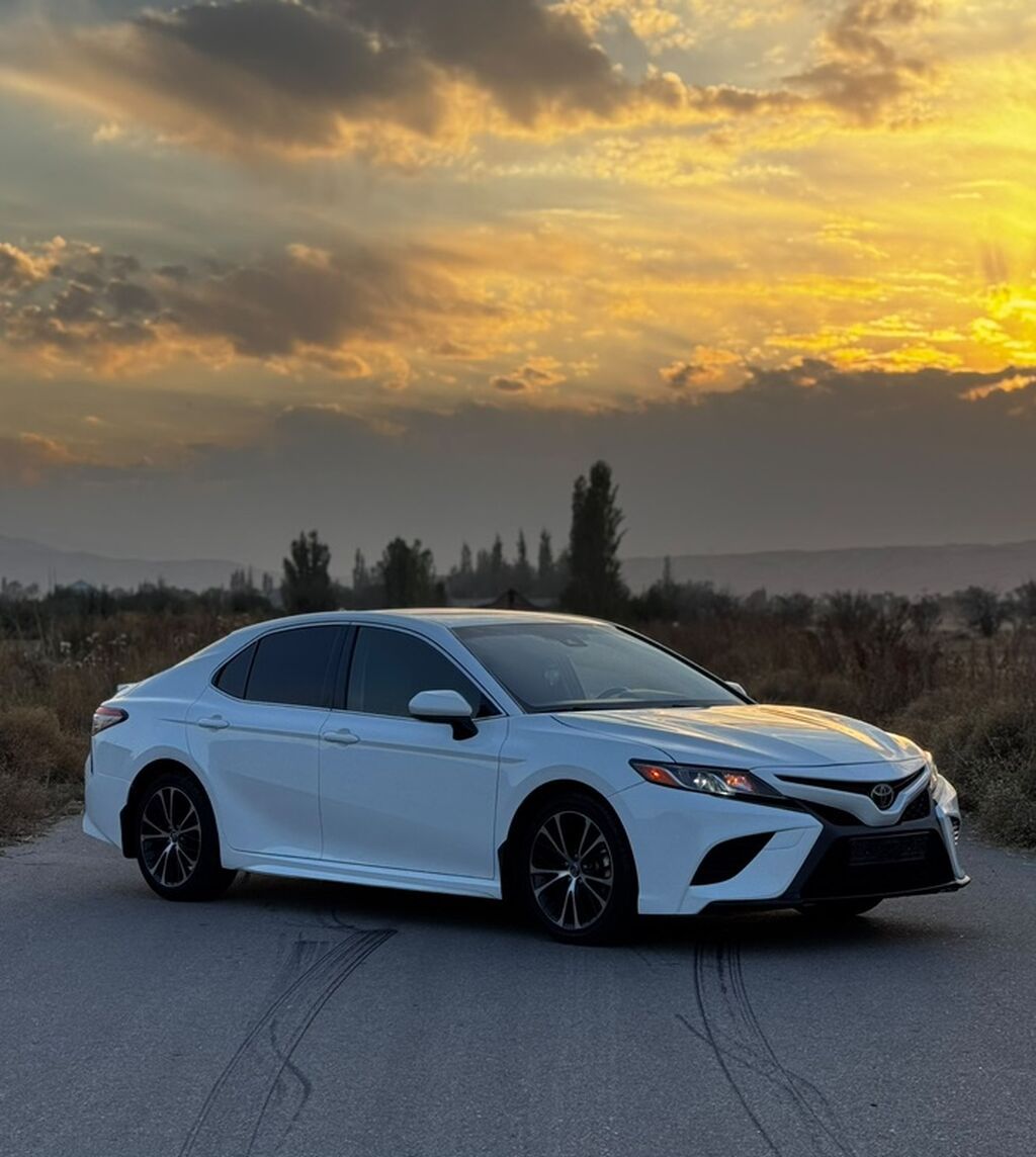 Toyota Camry: 2017 г., 2.5 л, Автомат, Бензин, Седан: фото 2