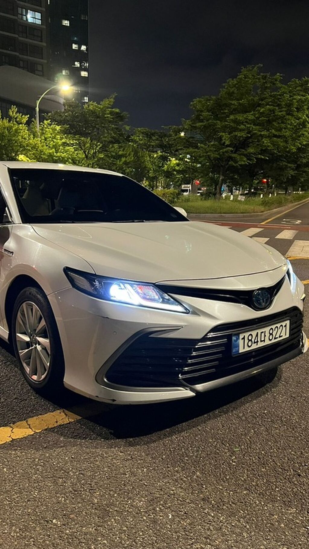 Toyota Camry: 2022 г., 2.5 л, Автомат, Гибрид, Седан: фото 4