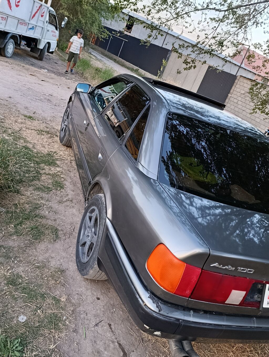 Audi 100: 1993 г., 2.8 л, Механика, Бензин, Седан: фото 3