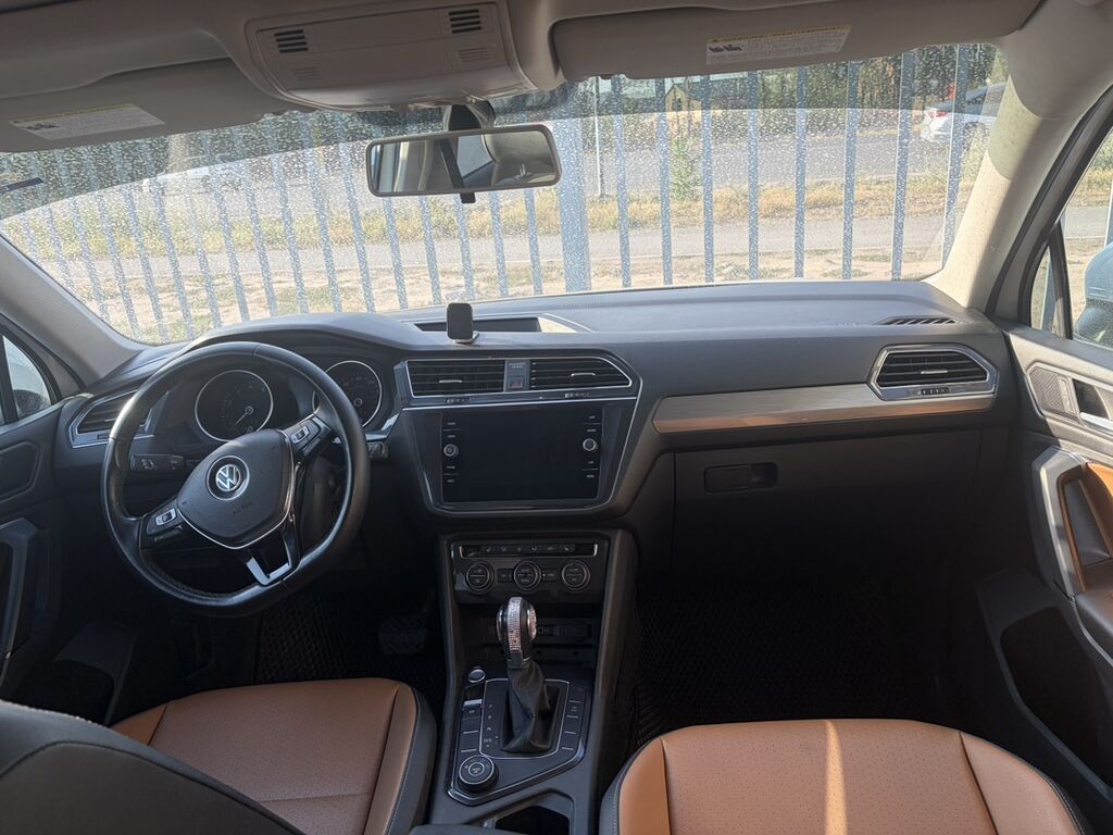 Volkswagen Tiguan: 2019 г., 2 л, Автомат, Бензин, Кроссовер: фото 6