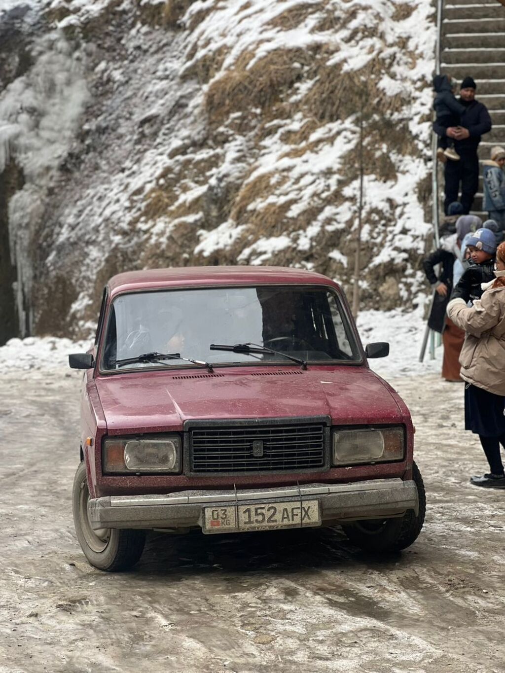 ВАЗ (ЛАДА) 2107: 2000 г., 1.6 л, Механика, Бензин, Седан: фото 1