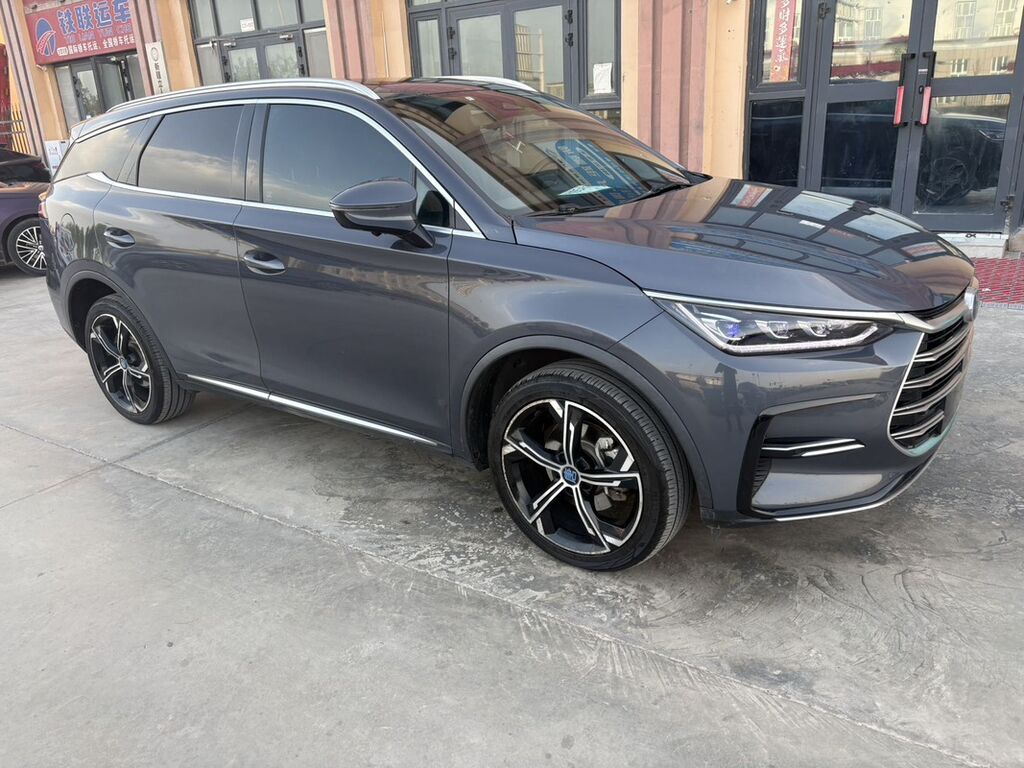 BYD Tang: 2021 г., 1.5 л, Автомат, Гибрид, Кроссовер: фото 3
