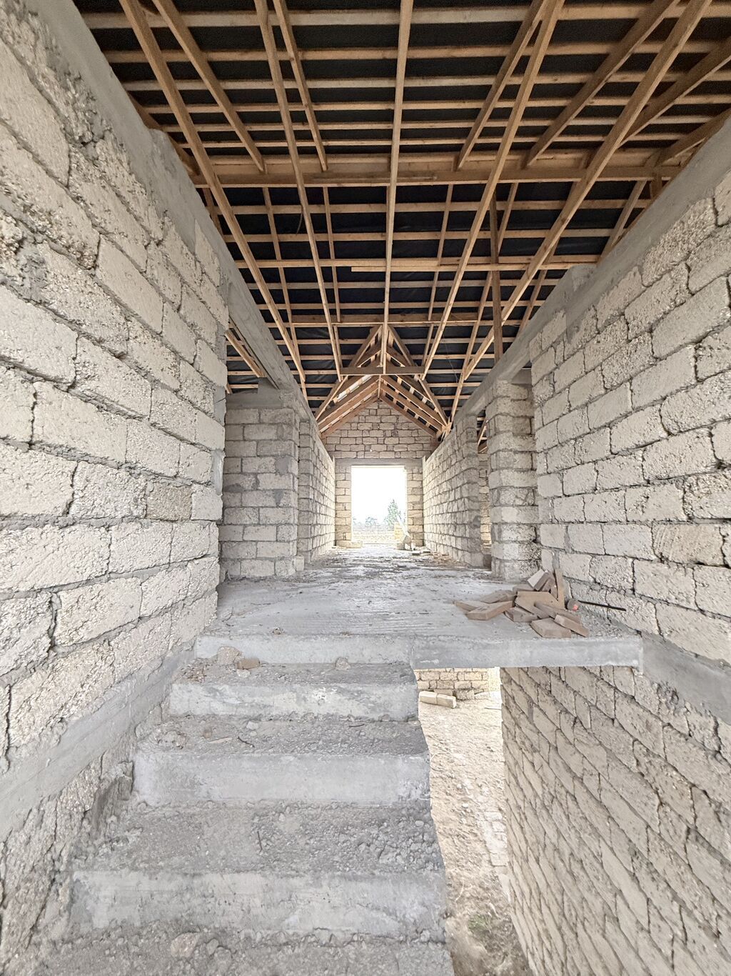 7 otaqlı, 222 kv. m, Təmirsiz