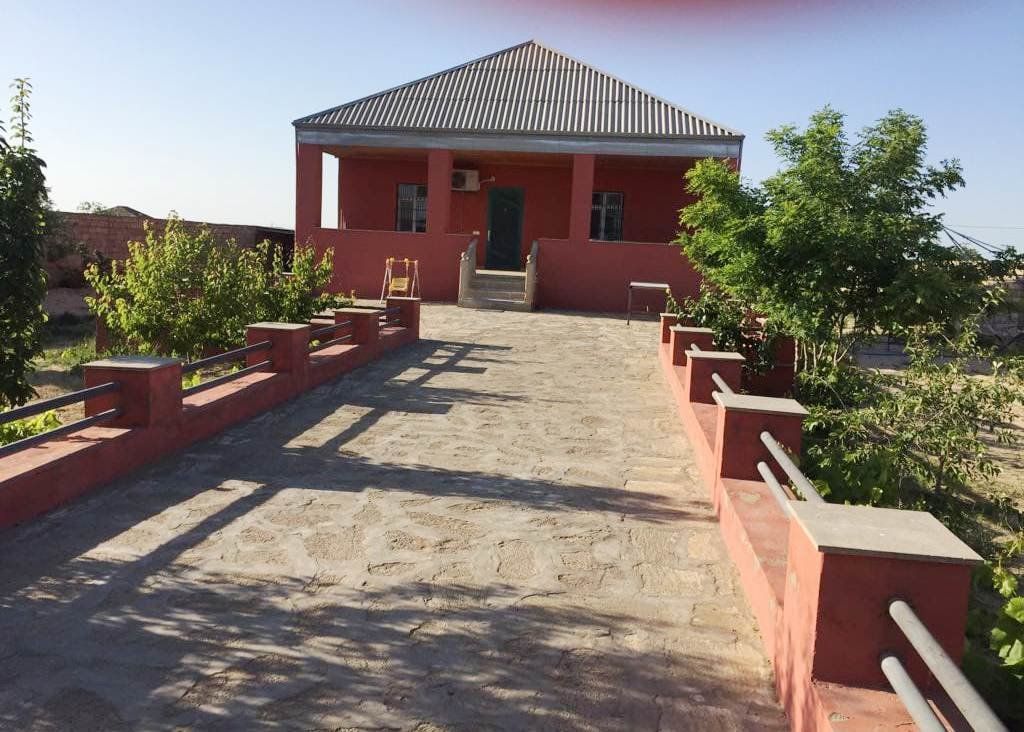 Nizami rayonu keslə qəsəbəsi sadig heyət evi. Пиршаги. Сдается дача в Пиршаги. Пиршаги Азербайджан фото.