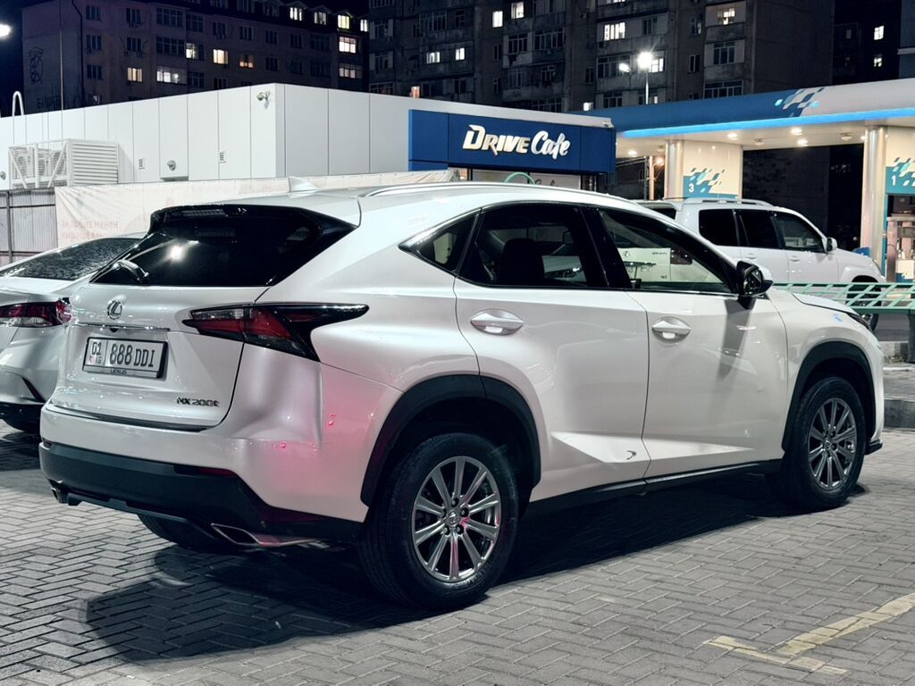 Lexus NX: 2017 г., 2 л, Автомат, Бензин, Кроссовер: фото 6
