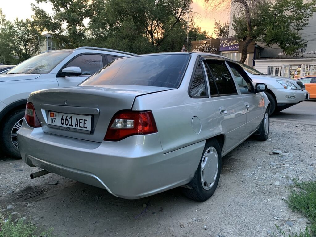 Daewoo Nexia: 2010 г., Механика, Бензин, Седан: фото 2