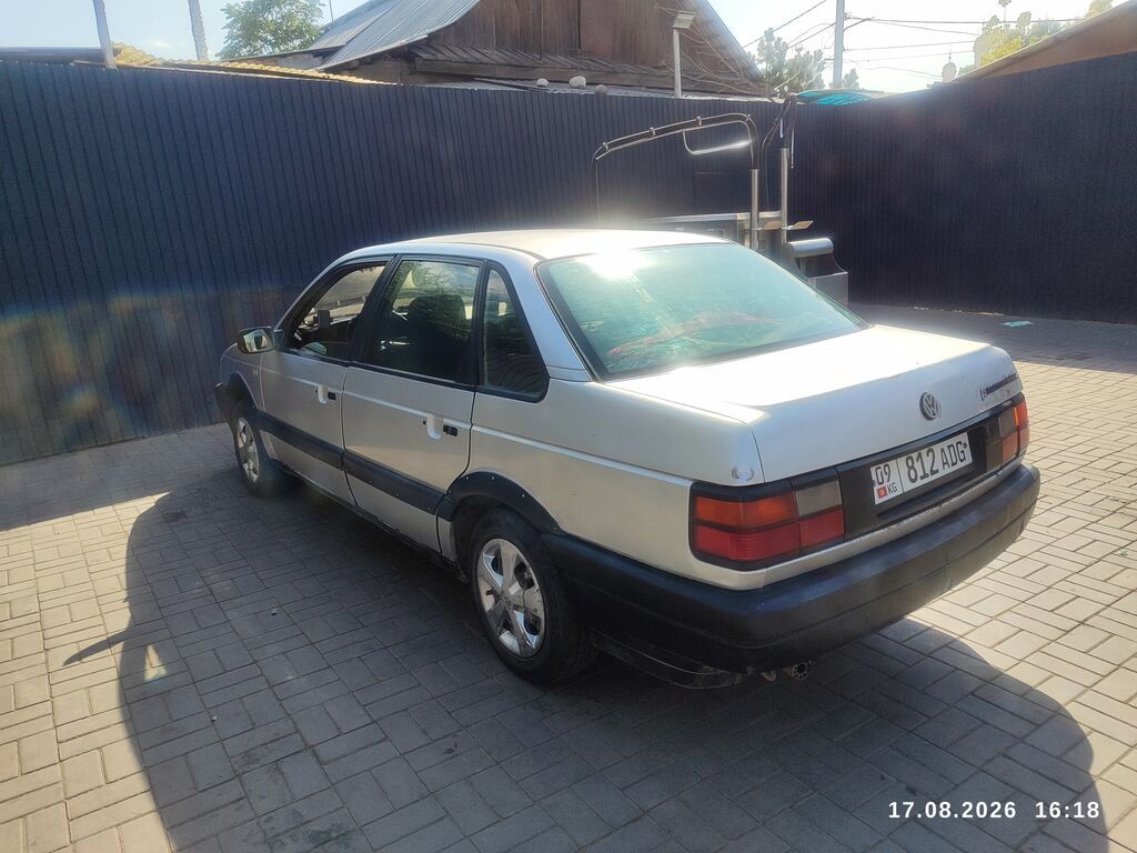 Volkswagen Passat: 1990 г., 1.8 л, Механика, Бензин, Седан: фото 4