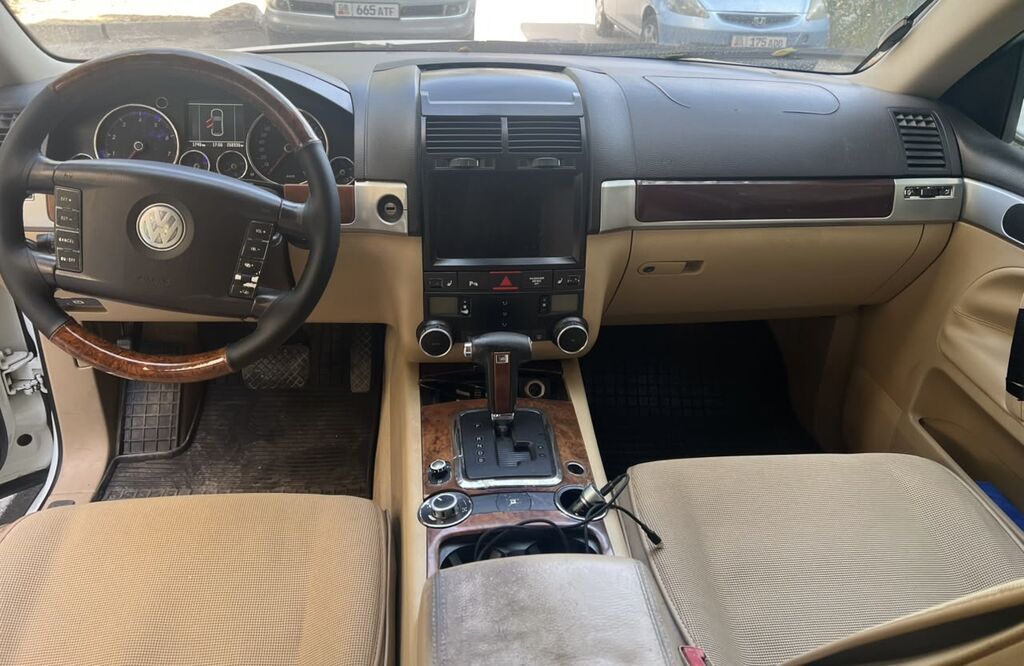 Volkswagen Touareg: 2004 г., 3.2 л, Автомат, Бензин, Кроссовер: фото 4