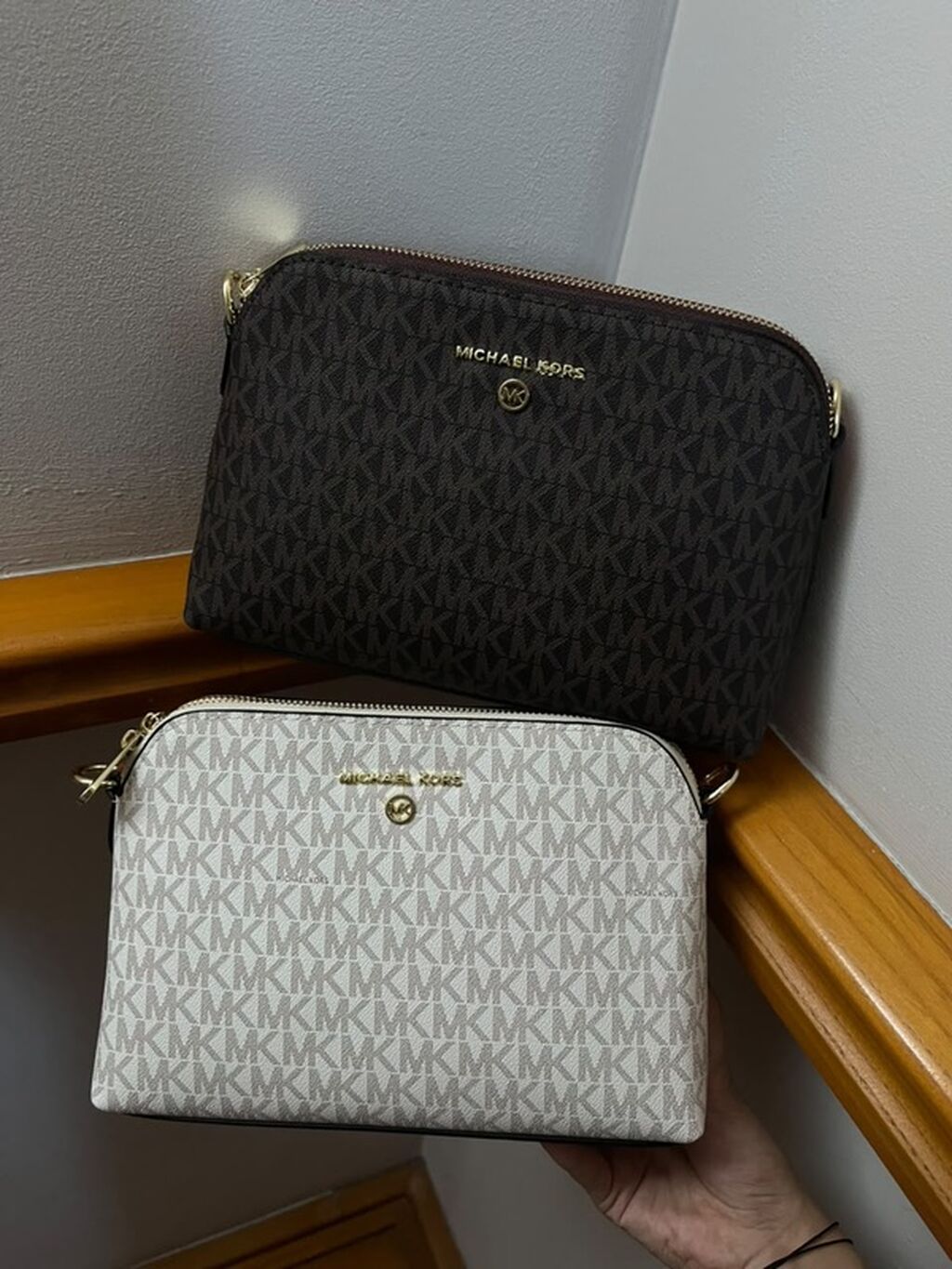 Сумка-кроссбоди Michael Kors Jet Set из фирменного монограммного: фото 2