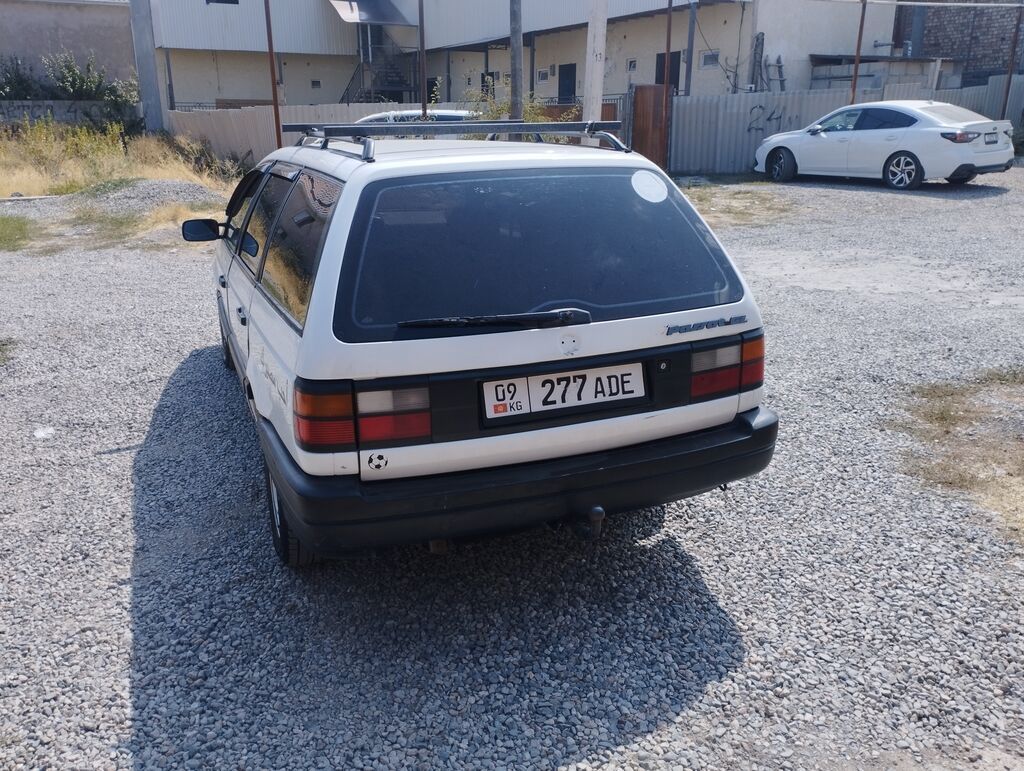 Volkswagen Passat: 1989 г., 1.8 л, Механика, Бензин, Универсал: фото 4