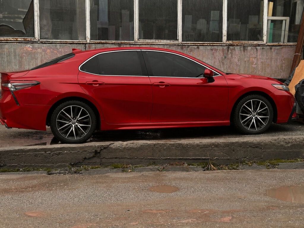 Toyota Camry: 2021 г., 2.5 л, Автомат, Бензин, Седан: фото 2