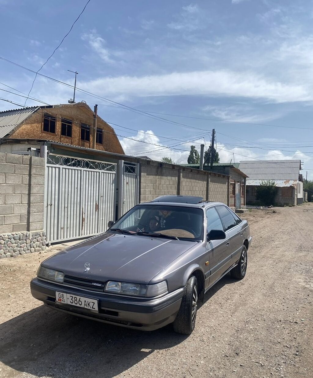 Mazda 626: 1992 г., Механика, Седан: фото 2