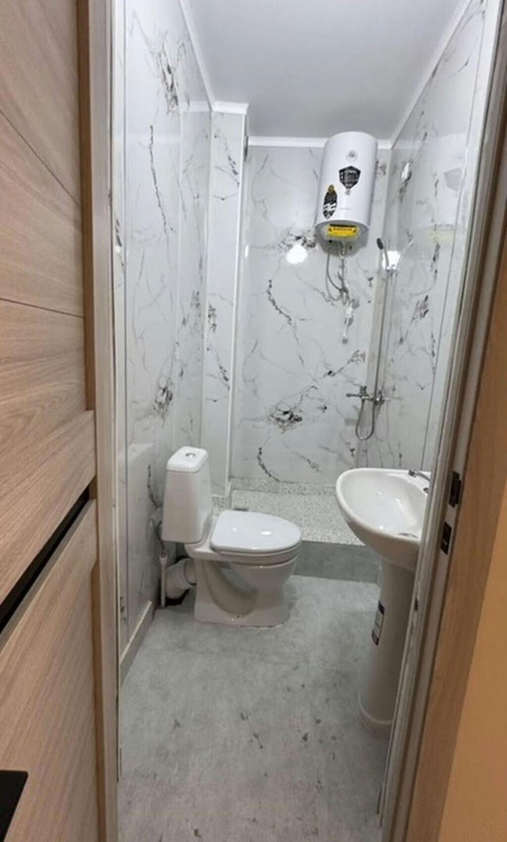 Студия с кухонным блоком и санузлом. - Планировка: единое: фото 3