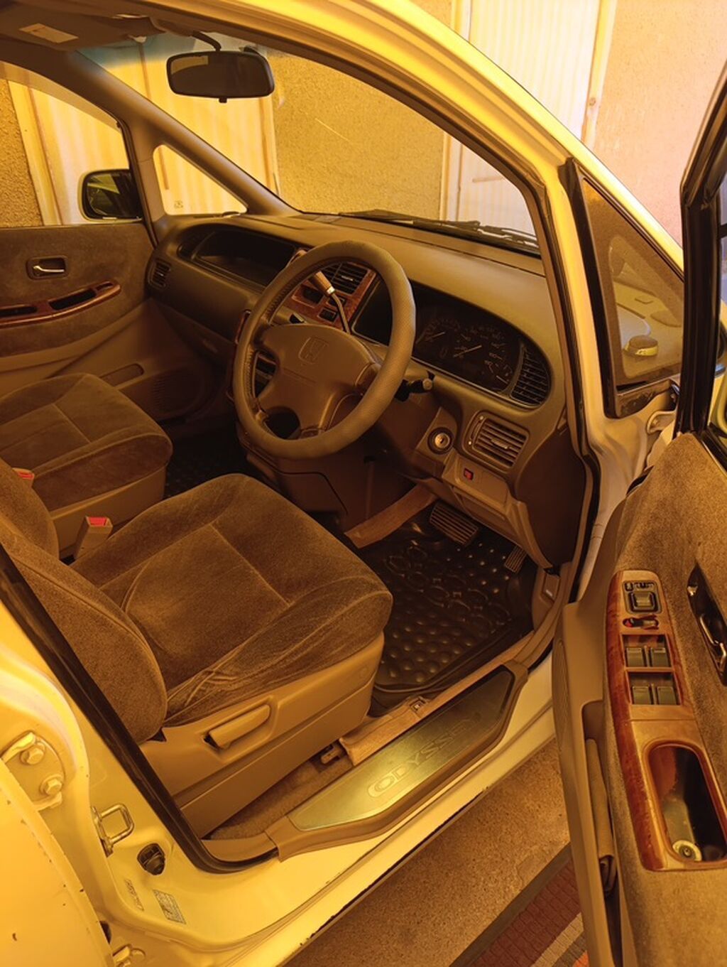 Honda Odyssey: 1999 г., 2.3 л, Автомат, Бензин, Минивэн: фото 4