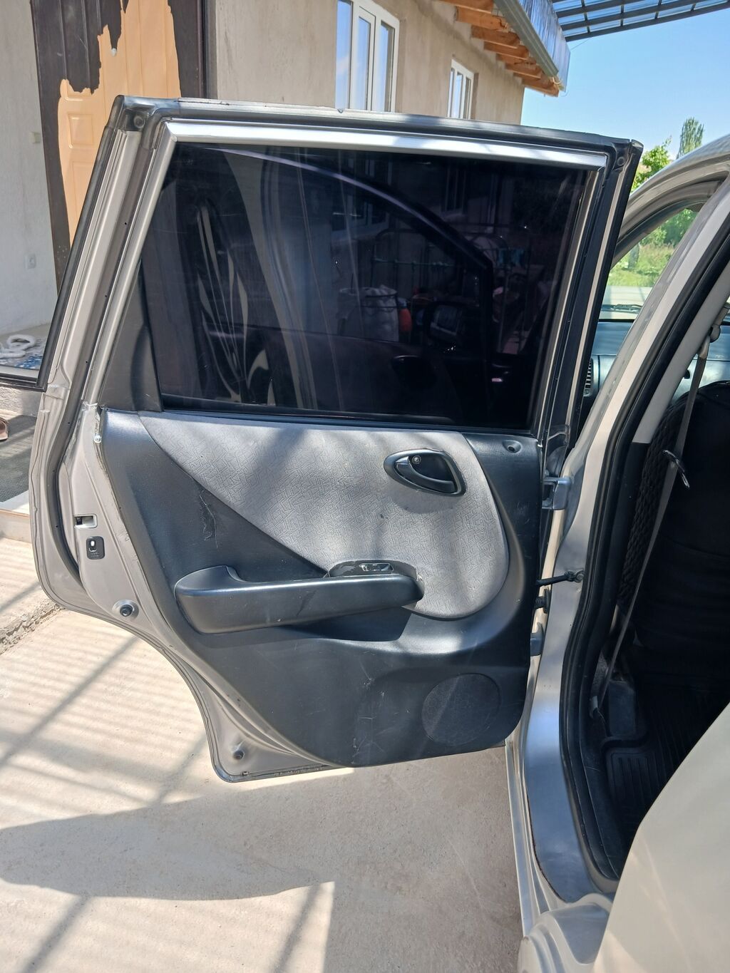 Honda Fit: 2003 г., 1.3 л, Автомат, Хэтчбэк: фото 8