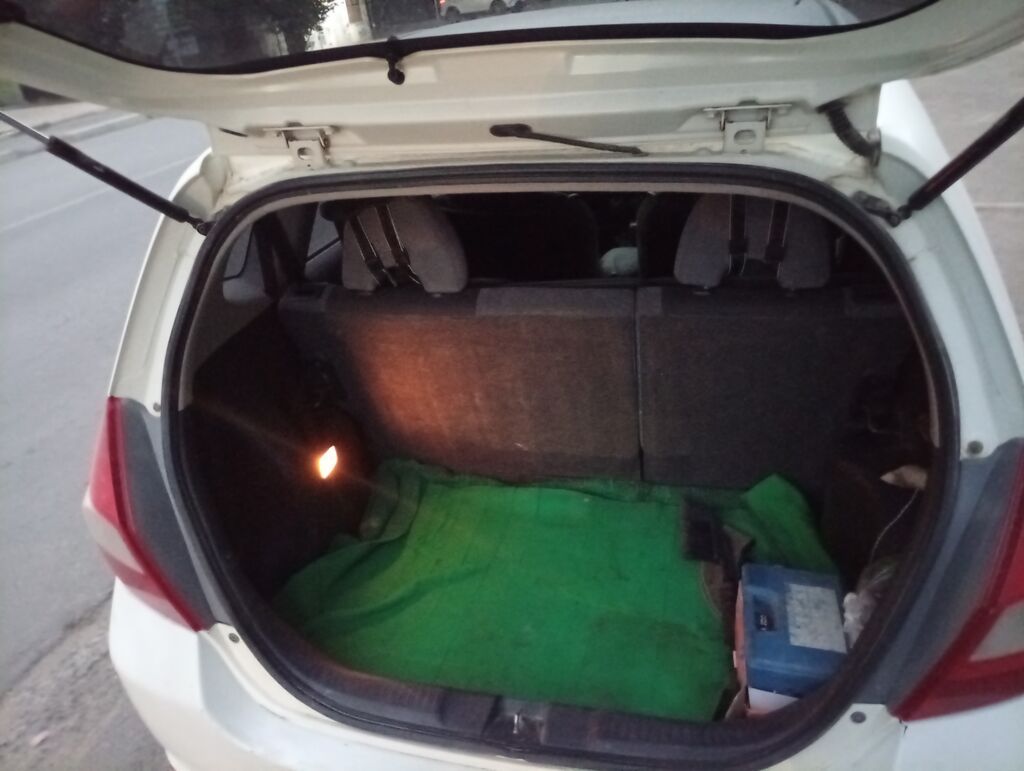 Honda Fit: 2002 г., 1.3 л, Автомат, Бензин, Хэтчбэк: фото 4