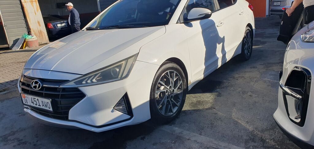 Hyundai Elantra: 2019 г., 1.6 л, Автомат, Бензин, Седан: фото 2