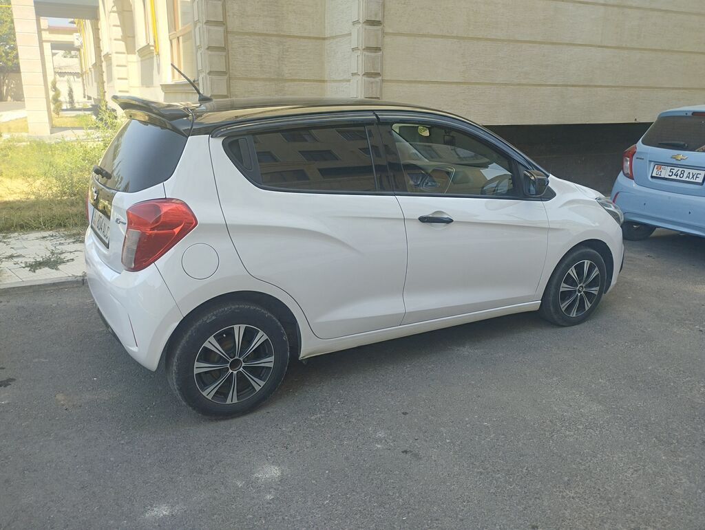 Chevrolet Spark: 2017 г., 1 л, Автомат, Бензин, Хэтчбэк: фото 2