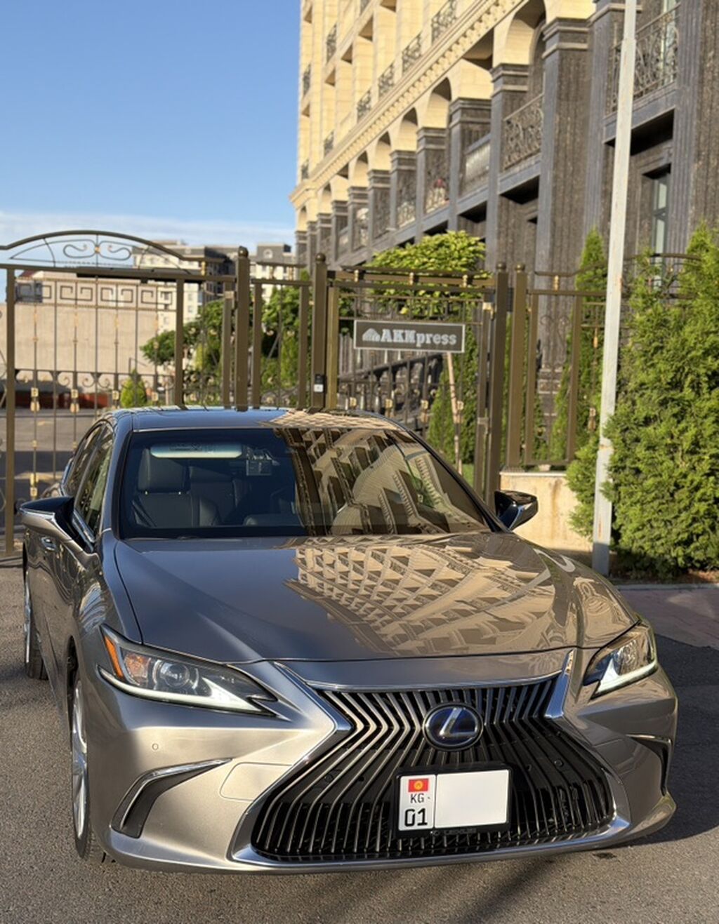 Lexus ES: 2019 г., 2.5 л, Автомат, Гибрид, Седан — фото 4