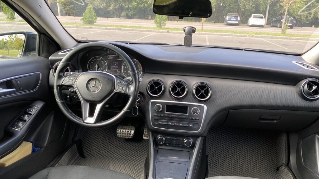 Mercedes-Benz A-Class, 2013 г., 1.6 л, автомат, хэтчбэк: фото 6