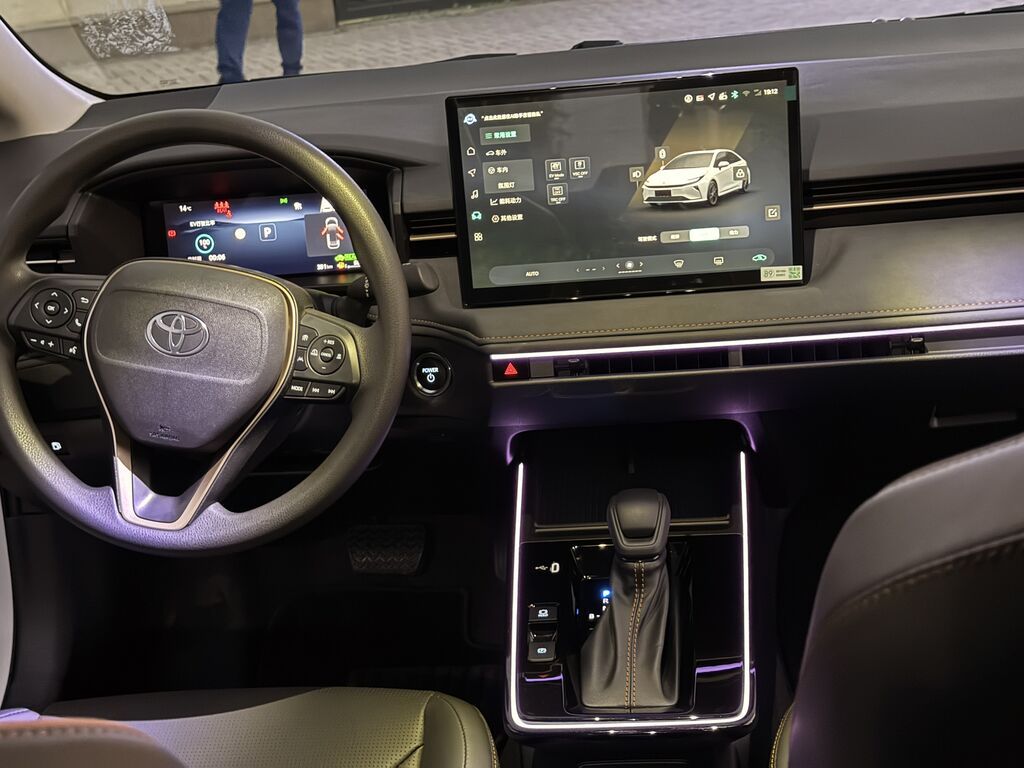 Toyota Corolla: 2026 г., 1.8 л, Вариатор, Гибрид, Седан: фото 2