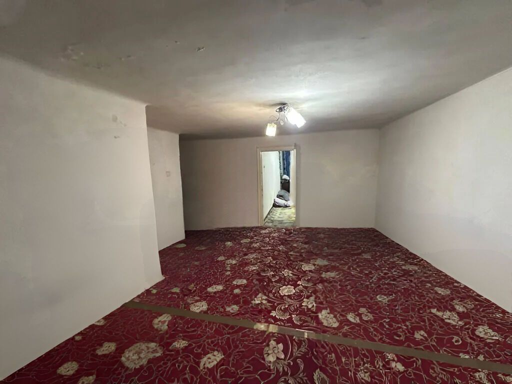 Продам 2-комн. квартиру 42 м², цокольный этаж, центр Оша: фото 3