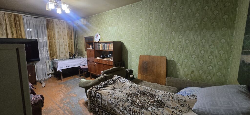 2 комнаты, 42 м², 9 мкр 104 серия, 1 этаж, Старый ремонт: фото 2